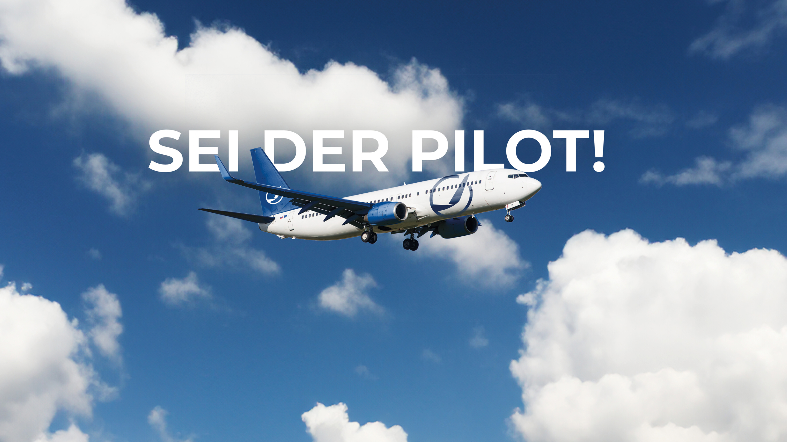 Titelbild für den Flugsimulator Rostock mit einem Flugzeug vor Wolkenhintergrund